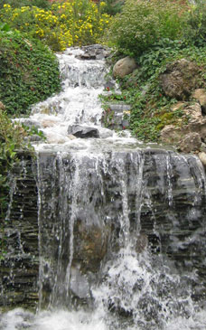 Сад с водопадом